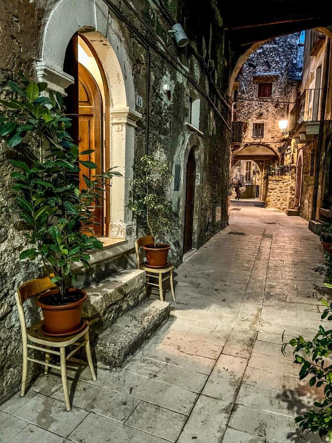 Апартаменты I Due Gradoni Stone House Pacentro Экстерьер фото